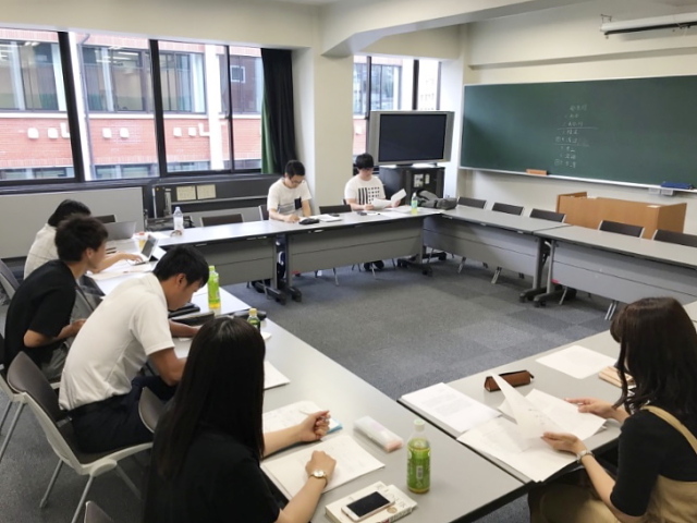 生井英考ゼミと合同卒論中間報告会を開催1