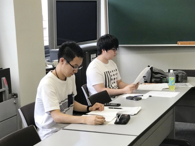 生井英考ゼミと合同卒論中間報告会を開催2