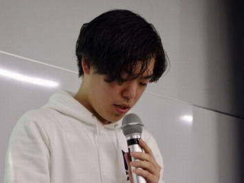 発表中の菅原晟也さん