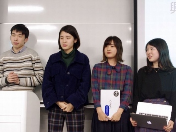 発表者の岡 采音さん、中里見 徹さん、村山 冴さん、松尾 梨沙さん