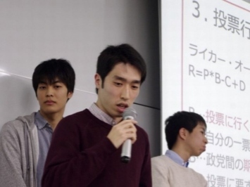 発表中の吉田 捷さん、吉水 隆太郎さん、横道 弘吉さん