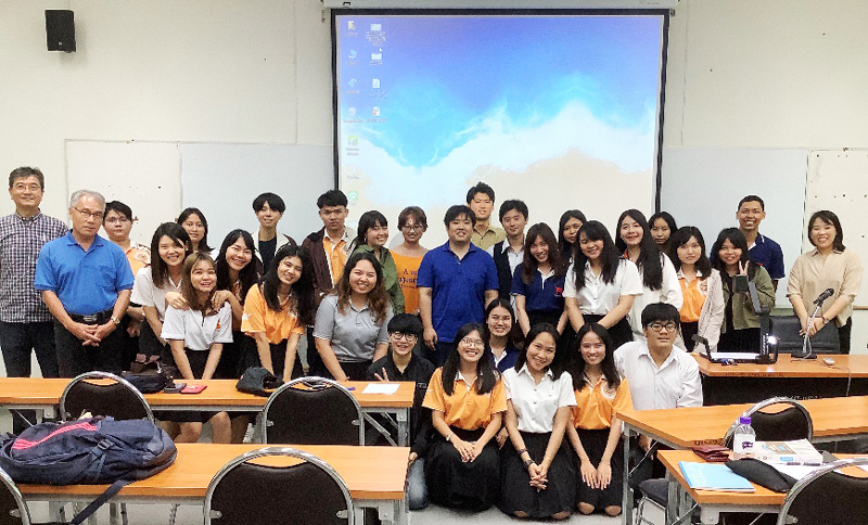 ナレースワン大学学生との記念写真
