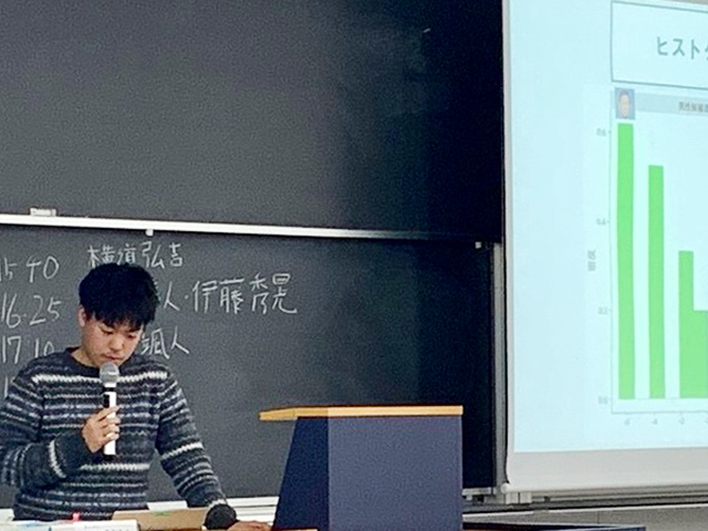 発表中の菅原晟也さん