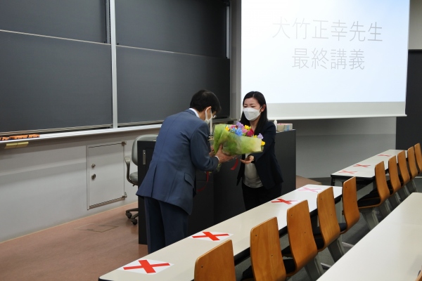 花束の贈呈